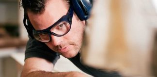 Your Go-To Guide to Buying a Pair of Safety Glasses